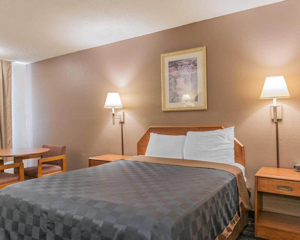 Cloverdale Econo Lodge מראה חיצוני תמונה