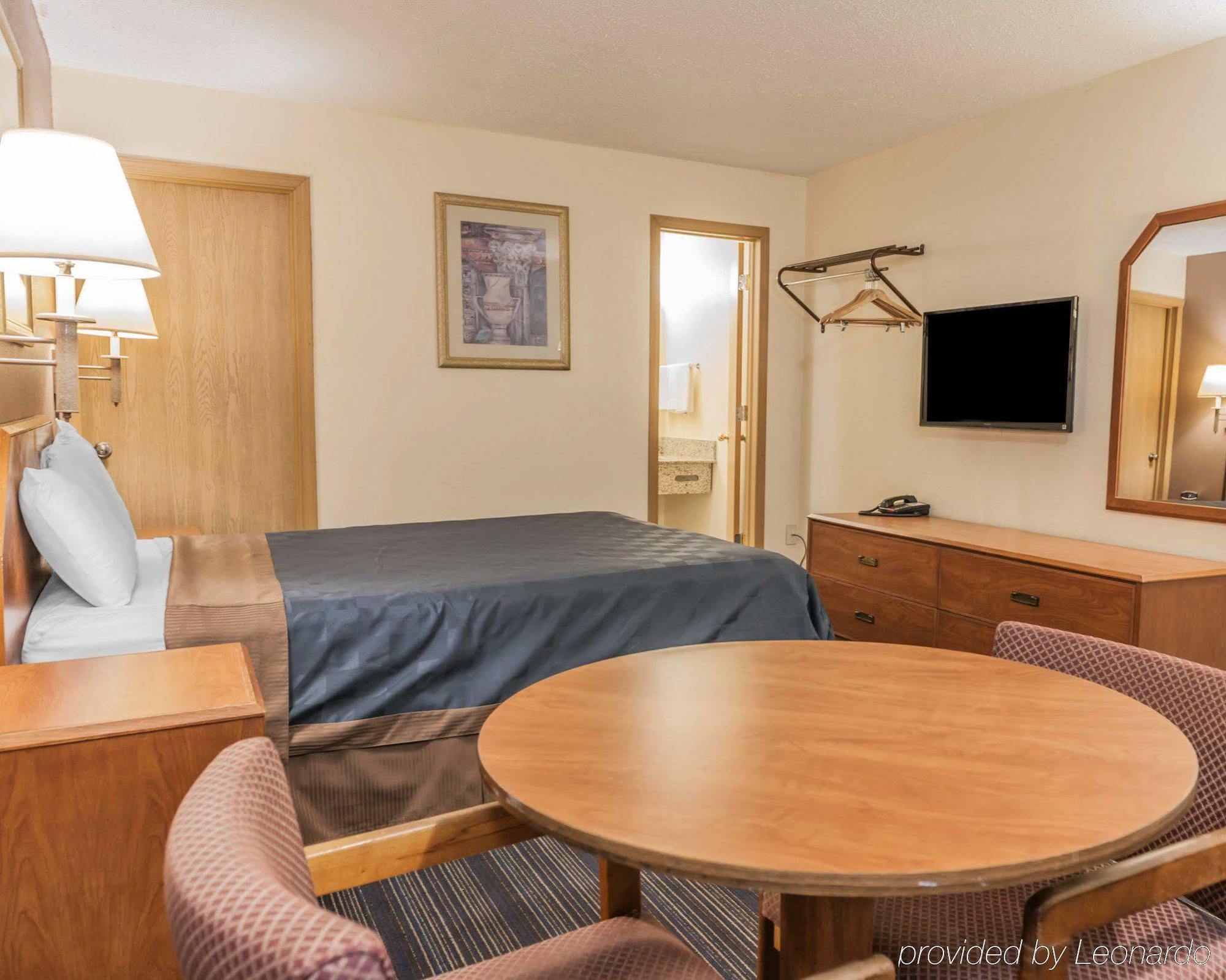 Cloverdale Econo Lodge מראה חיצוני תמונה