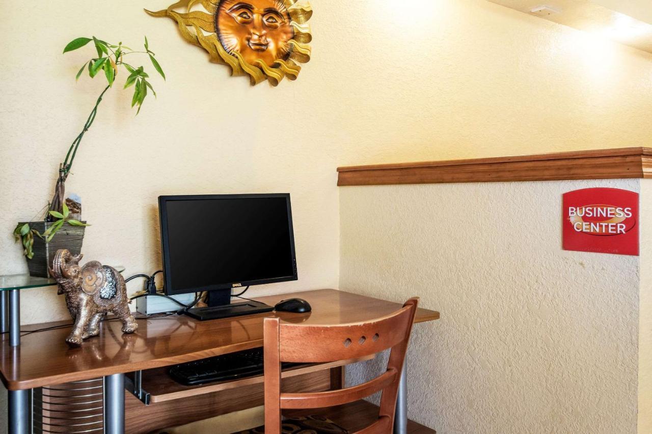 Cloverdale Econo Lodge מראה חיצוני תמונה