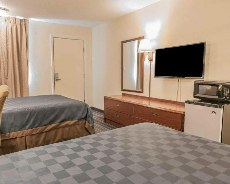 Cloverdale Econo Lodge מראה חיצוני תמונה
