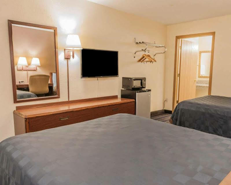 Cloverdale Econo Lodge מראה חיצוני תמונה